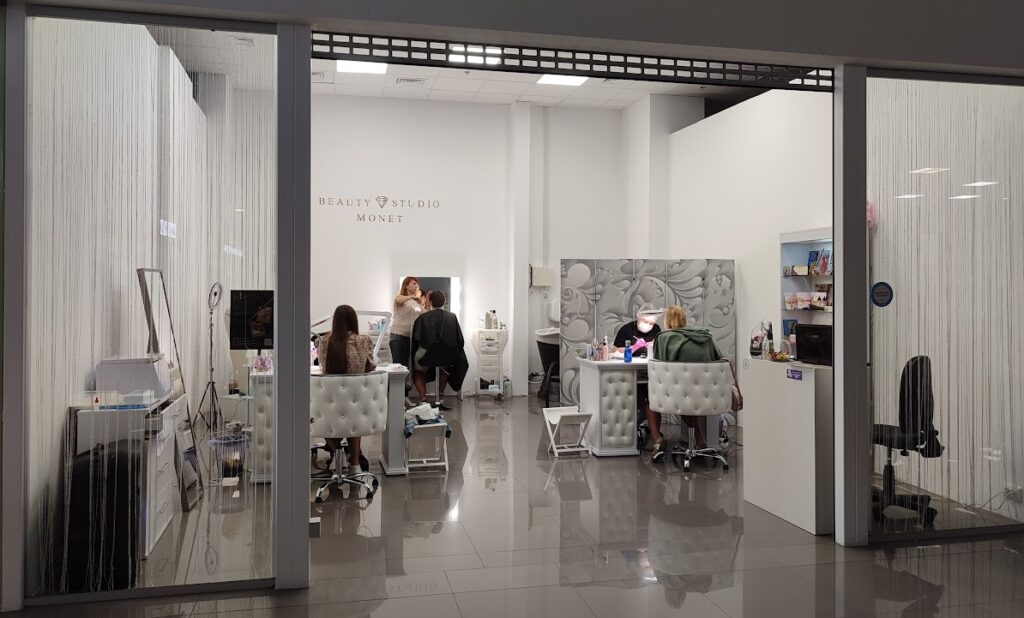 The treatment room at Mazur Studios LLC in West Palm Beach